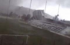 (VIDEO) ÎNFIORĂTOR! O furtună distruge un stadion în câteva secunde