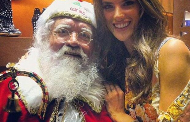 FOTO! Alessandra Ambrosio, tandra in bratele lui Mos Craciun