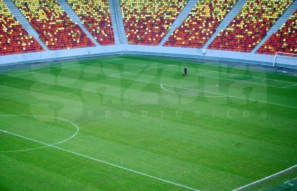 FOTO EXCLUSIV De sus poezie, de jos orezărie! » Meciul anului pentru Steaua va avea parte de un gazon mizerabil