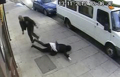 Cazul care a şcocat Anglia.Lovitura brutală dată tinerei de 16 ani surpinsă de camere