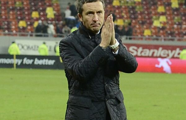 Cu ce se ocupă MM pe bancă » Ce reacţii are managerul Stelei în timpul meciurilor