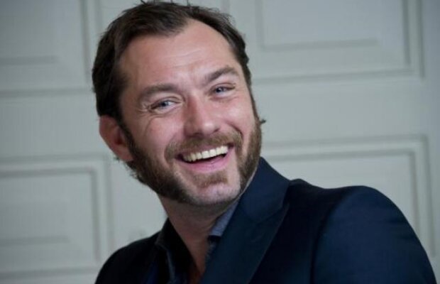Jude Law se iubeste cu o garderobiera
