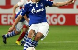 Uită-te pe net la primele 4 meciuri ale etapei intermediare din Bundesliga: Ce pariezi la Hamburg - Schalke?