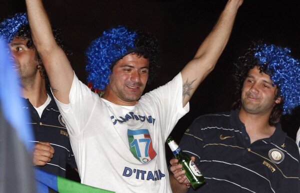 Noapte albă la Dom » Cum l-au luat din pat pe Mourinho să serbeze pe străzi cu fanii