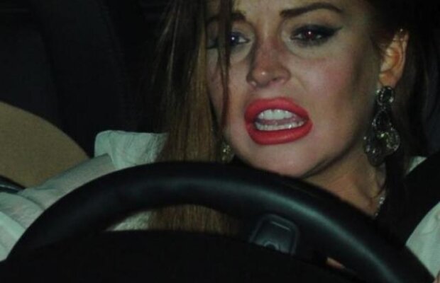 Lindsay Lohan nu se invata minte: A pocnit o femeie si a ajuns la sectia de politie - iar! 