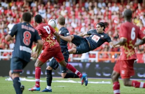 O foarfecă, o cursă irezistibilă şi o bombă! FIFA a ales golurile anului 2012. Care e cel mai frumos?