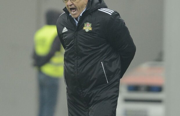 Revoltat » Hizo enervat de întrebările ziariştilor: "Mai lăsaţi-mă cu Steaua asta!"