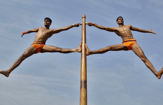 FOTO Acesta este Mallakhamb! » Indienii au un sport greu şi spectaculos care nu se vede la Olimpiadă