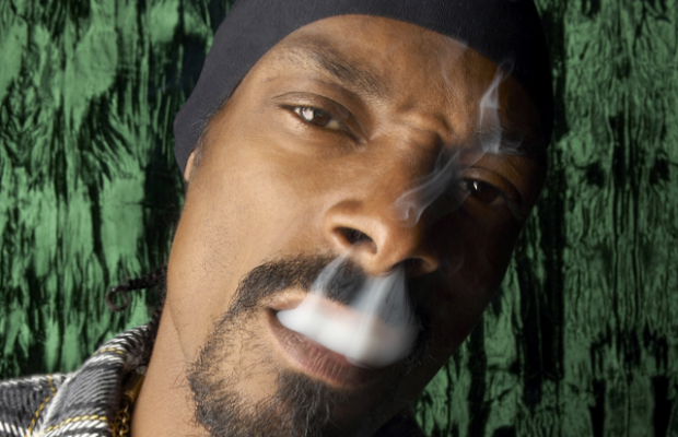 Snoop Dogg fumeaza 81 de tigari cu marijuana pe zi?