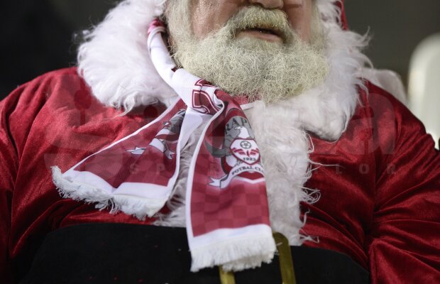 FOTO Moş Crăciun a venit să salveze Rapidul :)  » "Grinch" Copos a fost contestat din nou de fani