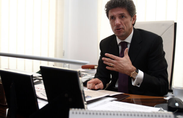 Incertitudine în cazul lui Gică Popescu » Naşu': ”Poate candida la şefia FRF!”. Juriştii: ”Nu!”