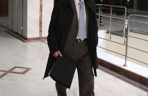 Copos îi învaţă economie pe rapidişti :) » Prima lecţie: "Am aflat ce înseamnă insolvenţa"