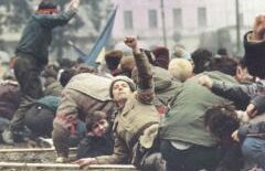 Huffington Post: "A fost revolutia din 1989 un fals?" Romania, condusa de "o clica de escroci fosti comunisti" 