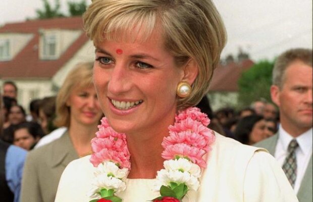 O fotografie cu Lady Di in bratele altui barbat, dupa logodna cu printul Charles, va fi licitata