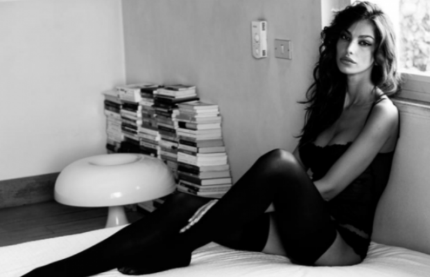 Are lumea la picioare: Madalina Ghenea, intr-un nou pictorial de senzatie!