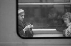 FOTO: Atenţia la ceea ce se întâmplă în jurul nostru, modificată radical de telefoanele mobile