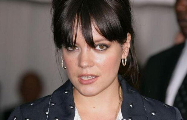Lily Allen a mai nascut o fetita! Copilul a aparut pe lume in aceeasi zi ca Elvis si David Bowie