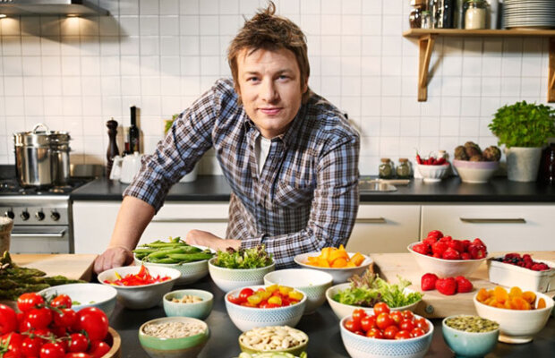 Bucătarul Jamie Oliver a semnat un contract pe cinci ani cu Manchester City