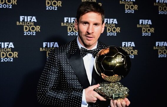 Ibrahimovici îl atacă pe Ronaldo: "E privilegiat, stă mereu în primul rînd cînd e premiat Messi" Nici argentinianul nu scapă de ironii