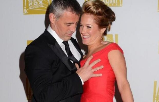 Matt LeBlanc, la fel de nerusinat ca in "Prietenii tai": Si-a pipait sotia pe covorul rosu