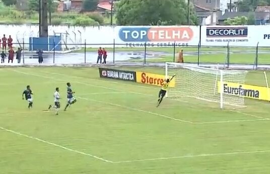 VIDEO Un portar brazilian a înscris de la 80 de metri!
