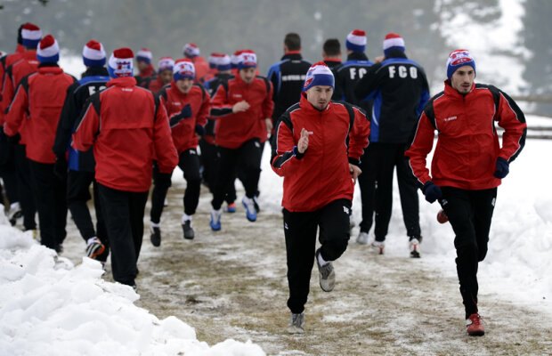 Cum vor să scape de matineu » Jucătorii Oţelului trag din greu în Poiana Braşov pentru a rămîne în Liga 1