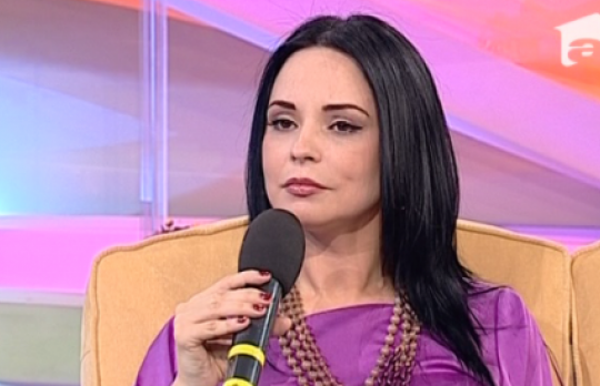 Andreea Marin, la intoarcerea in tara: "Am fost hartuite de paparazzi! Vom actiona ferm, cu dovezi"  