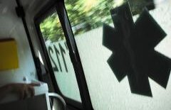 Elev înjunghiat în faţa Şcolii 148 din Bucureşti. Băiatul, transportat la Spitalul "Marie Curie"