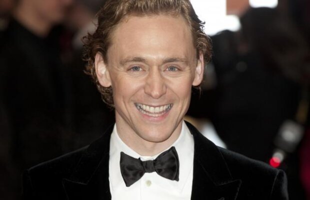 Tom Hiddleston a fost desemnat cel mai sexy actor de la Hollywood