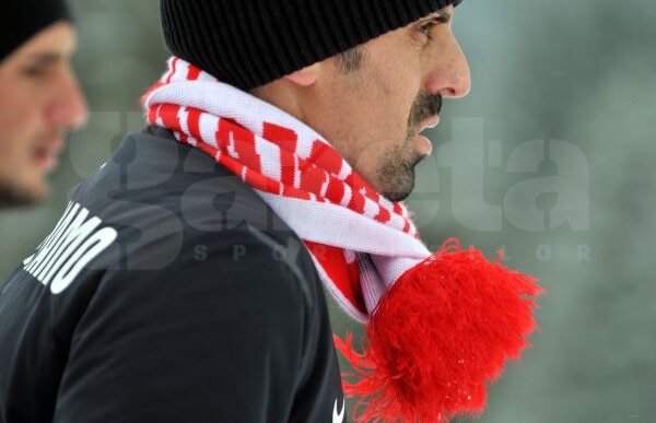 FOTO Talismanul "Corbului" » Dănciulescu nu se desparte în Poiana Braşov de fularul cu Dinamo