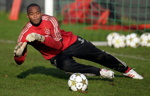 Penalty killer » Atenţie, Rusescu! Portarul lui Ajax studiază executanţii loviturilor de pedeapsă. Şi apără!