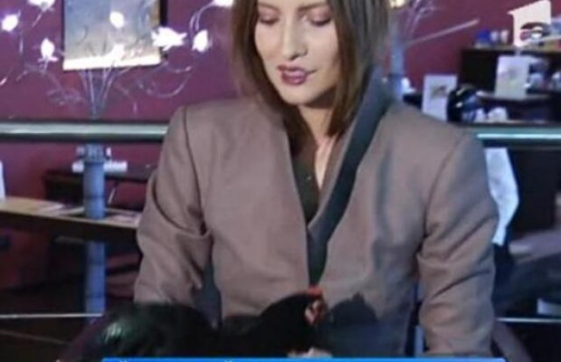 ONG-urile pentru protectia animalelor despre Iulia Albu: "Plimbatul gainii e o dementa si o problema psihica"