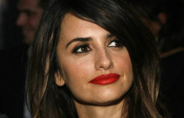Penelope Cruz face terapie cu ace infipte in ureche. Care este motivul?