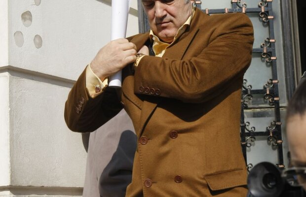 Gigi Becali, "trădat" de o rudă apropiată: "Steaua n-are cum să treacă de Ajax"