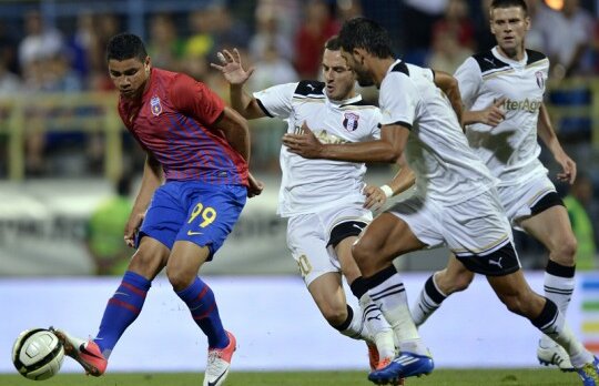 Becali îl ameninţă pe Rocha: "Nu va mai juca nici 2 minute la Steaua" » Înlocuitor surpriză pentru Nikolici