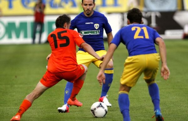 Chemaţi la "judecată" » Conducătorii Petrolului băgaţi în şedinţă de primar