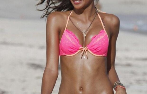 Fotomodelul brazilian Gracie Cavalho in bikini