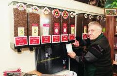 Beţi cafea? Cel mai mare cafegiu din Bucureşti vă învaţă cum să preparaţi o excepţională cafea dimineaţa