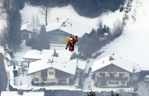 VIDEO Luată cu elicopterul! » Accidentare teribilă pentru Lindsey Vonn. Ar putea lipsi aproape un an!
