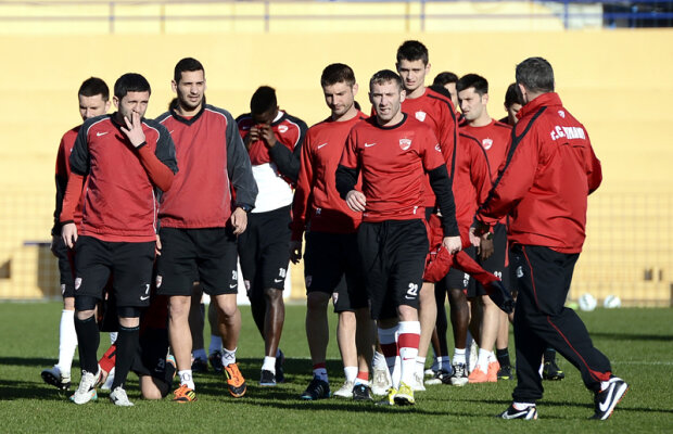 Banii rup Dinamo în două » Jucătorii au boicotat ultimul amical din Spania. Şefii ameninţă cu amenzi şi reduceri de salarii