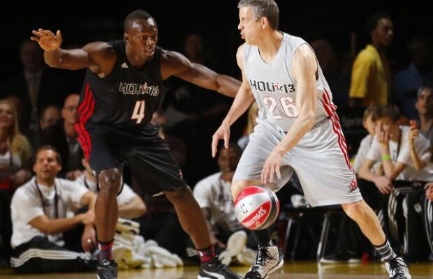 VIDEO Usain Bolt a făcut spectacol la All Star Game » Slam-dunk de excepţie reuşit de jamaican