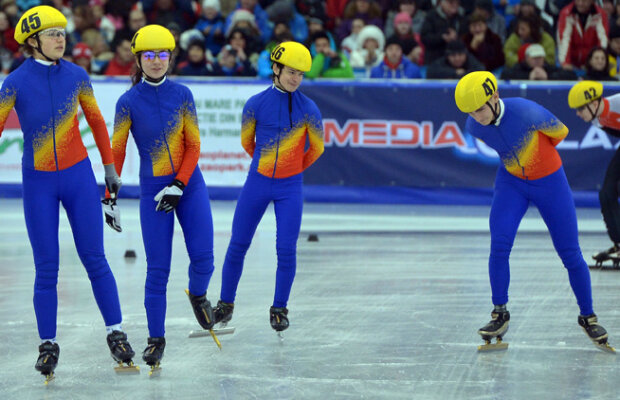 Primele românce participante la FOTE 2013: "Ne înghiontim, nu ameţim!"