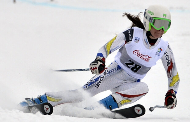 FOTO Pentru toate picioarele » Cum diferă schiurile şi clăparii folosite de amatori faţă de cele ale sportivilor de la FOTE