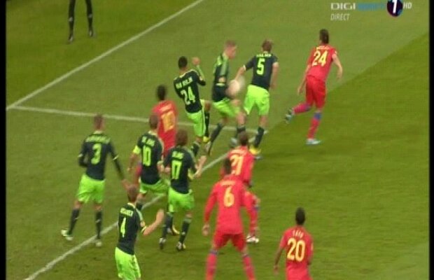 FOTO&VIDEO Două faze la care Steaua a cerut penalty! Ne-a dezavantajat centralul italian?