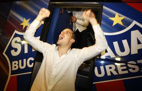 "Miting neautorizat" evitat » Steliştii au respectat legea şi n-au oprit la Universitate :D