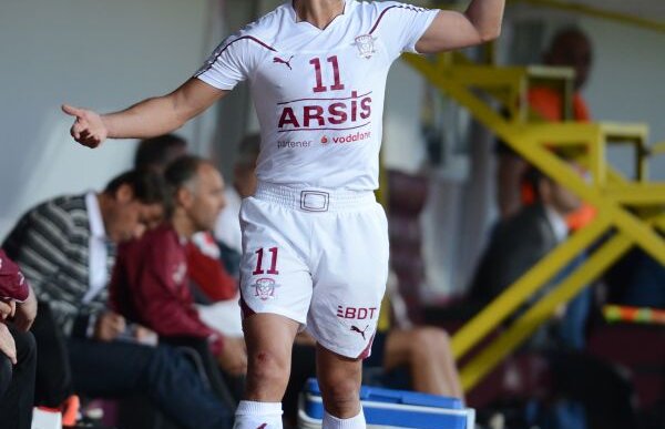 Pancu huiduit » Căpitanul Rapidului a avut o primire ostilă în oraşul natal