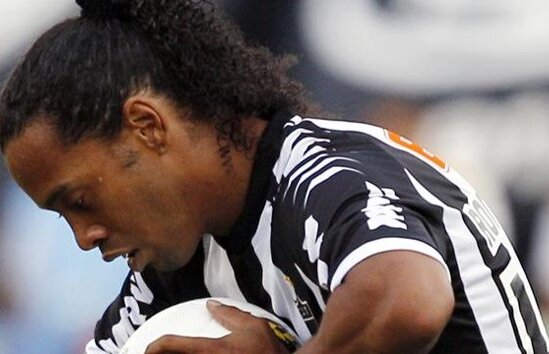 Salvat de fani » Ronaldinho era să se lase de fotbal: ”Mă gîndeam doar la mama”