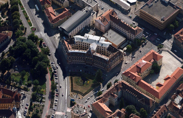 Preşedintele Coronei, Liviu Lupu, stabileşte bugetul clubului şi apoi achită note de plată către firmele sale