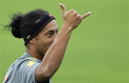 Adrian Georgescu şi o "veste din ţara Minunilor": "Un surîs înnăscut ar putea să se rotească încă o dată pe teren la un Mundial"