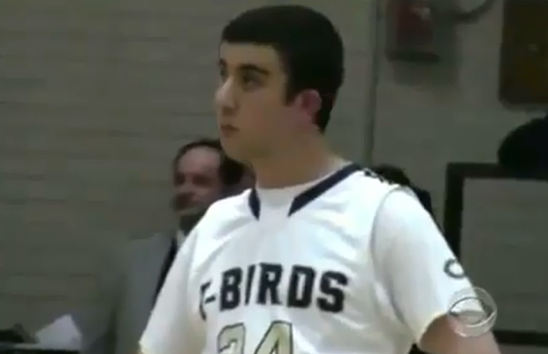 VIDEO Lecţie de viaţă » Moment tulburător la un meci de baschet